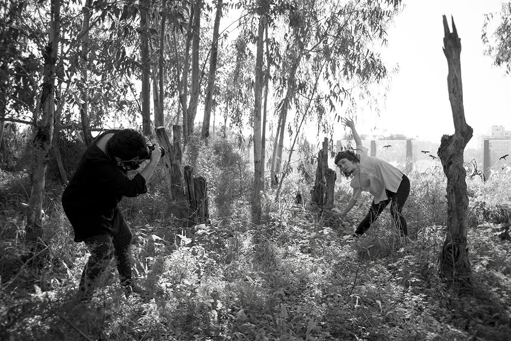 סשן צילום רקדניות בחורשה במסגרת קורס פרוייקט אישי